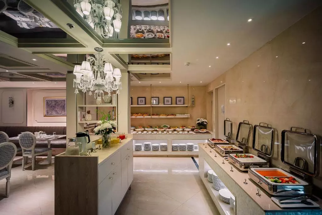 LE JARDIN HOTEL COUTURE or similar